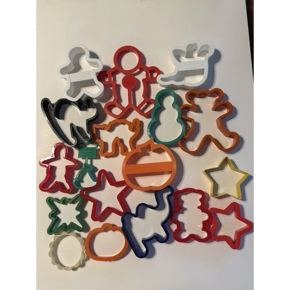 Mixed Lot of 18 Cookie Cutters Cat Pumpkin Snowman Camel Bear Gingerbread Man